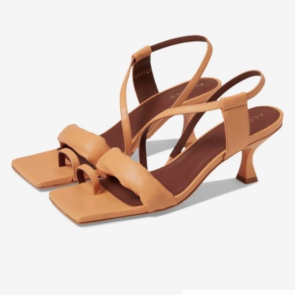 Alohas asymmetric straps camel 38 7.5 made in Spain
